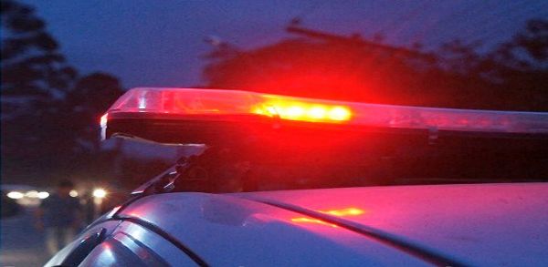 Adolescente tenta esconder arma e atira nele mesmo
