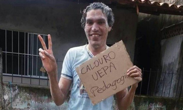 Jovem emocionado com sua aprovação no vestibular, passa mal e morre