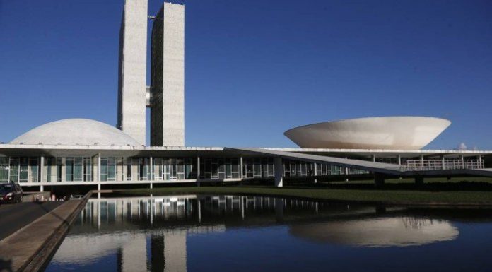 Aplicativo reconhece políticos envolvidos em processos de corrupção